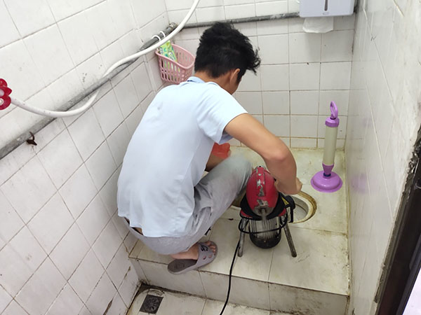 郏县肥皂掉到马桶里把马桶堵住了怎么办？马桶堵住了怎么办